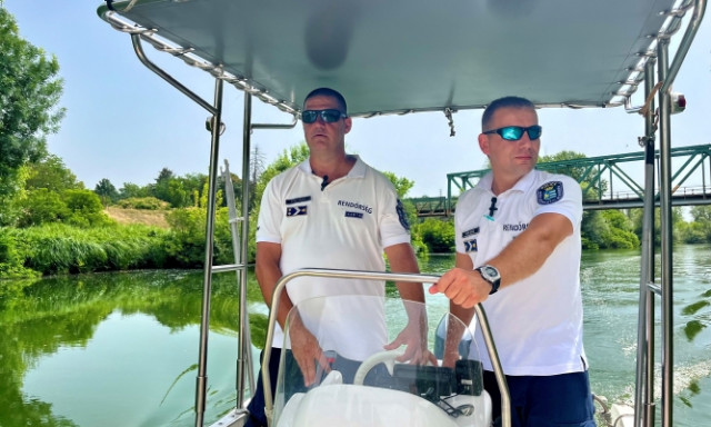 Fontos tan&aacute;csokat tett k&ouml;zz&eacute; a rendőrs&eacute;g a v&iacute;zparti kikapcsol&oacute;d&aacute;sokkal kapcsolatban