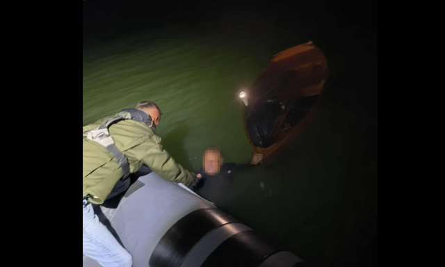 H&aacute;rom &oacute;r&aacute;n &aacute;t sodr&oacute;dott a Balatonban egy f&eacute;rfi, miut&aacute;n horg&aacute;szcs&oacute;nakja felborult a v&iacute;zben
