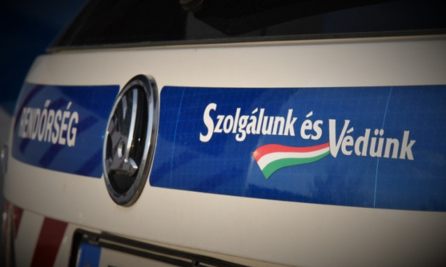 Arcon &uuml;t&ouml;tte &eacute;s a haj&aacute;t t&eacute;pte egy ismerős&eacute;nek a 28 &eacute;ves nő