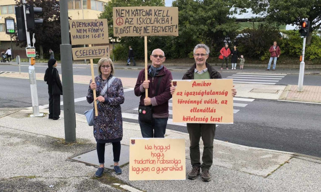 Az iskolakezd&eacute;s &oacute;ta minden h&eacute;ten kint vannak a zebraszerd&aacute;z&oacute;k