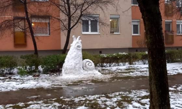 Leesett az első h&oacute; Veszpr&eacute;mben &ndash; M&aacute;ris &uacute;j szintre l&eacute;pett a h&oacute;ember &eacute;p&iacute;t&eacute;s