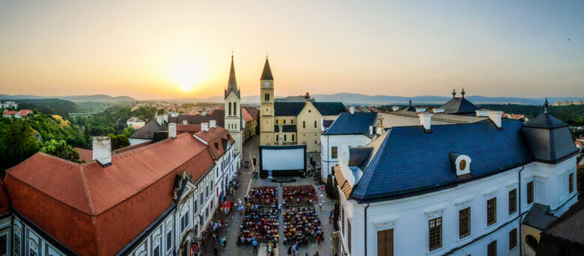 Mintegy sz&aacute;z filmet vet&iacute;tenek a Magyar Mozg&oacute;k&eacute;p Fesztiv&aacute;lon - Veszpr&eacute;mben, Balatonf&uuml;reden &eacute;s Balatonalm&aacute;diban