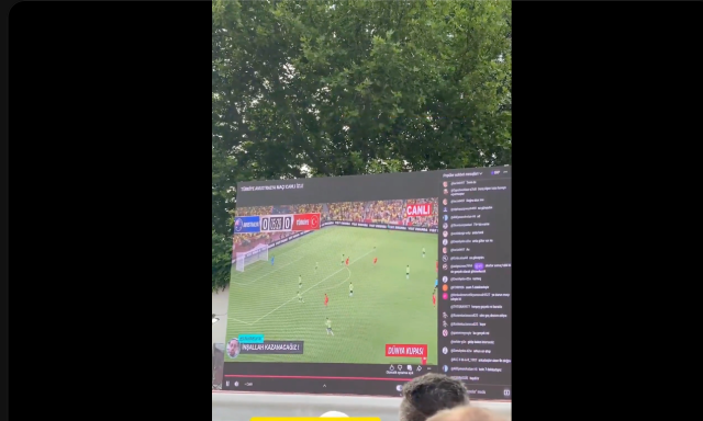 Azt hitt&eacute;k, &eacute;lőben n&eacute;zik a meccset az &oacute;ri&aacute;skivet&iacute;tőn, kider&uuml;lt, hogy csak egy vide&oacute;j&aacute;t&eacute;k megy