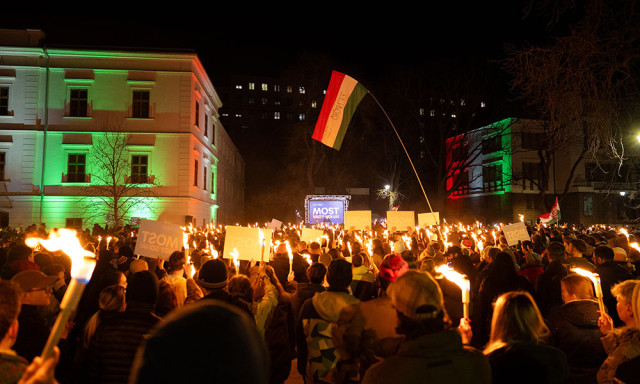 Veszpr&eacute;mbe &eacute;rkezett Magyar P&eacute;ter &eacute;s a TISZA orsz&aacute;gj&aacute;r&aacute;sa - GAL&Eacute;RIA