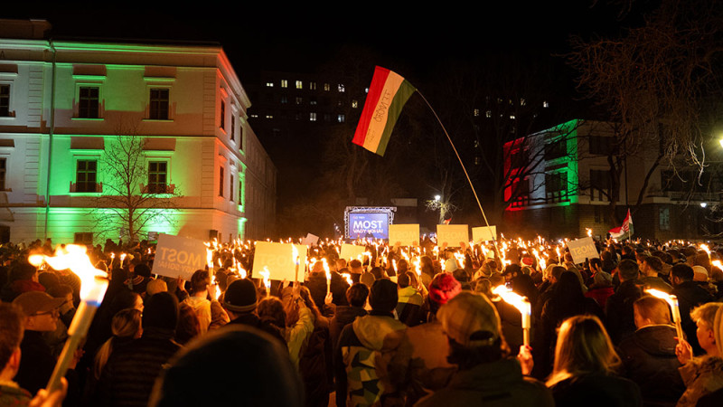 Veszpr&eacute;mbe &eacute;rkezett Magyar P&eacute;ter &eacute;s a TISZA orsz&aacute;gj&aacute;r&aacute;sa - GAL&Eacute;RIA