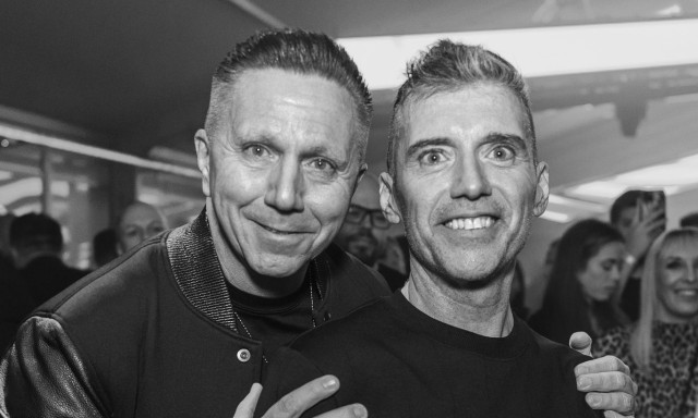 Megrend&uuml;lten b&uacute;cs&uacute;zik a zenei vil&aacute;g: szt&aacute;rok eml&eacute;keznek Chriss Ronsonra