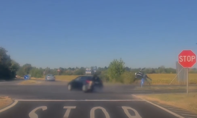Brut&aacute;lis motorbalesetről tett k&ouml;zz&eacute; vide&oacute;t a Veszpr&eacute;m v&aacute;rmegyei rendőrs&eacute;g - VIDE&Oacute;