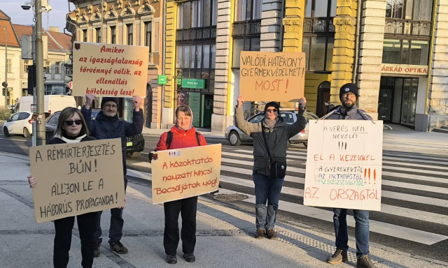 &ldquo;A r&eacute;mh&iacute;rterjeszt&eacute;s bűn&rdquo; - &uuml;zent&eacute;k a zebraszerd&aacute;z&oacute;k