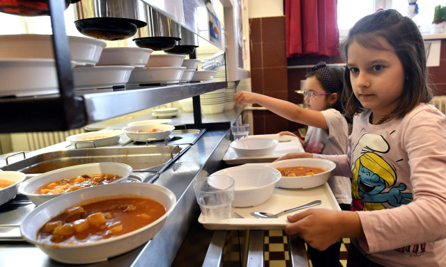 N&eacute;pszava: Dr&aacute;gul az iskolai menza ősztől