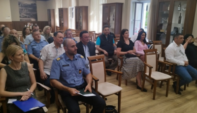 A rendőrs&eacute;ggel k&ouml;z&ouml;s roma f&oacute;rumot szerveztek a Megyeh&aacute;z&aacute;n