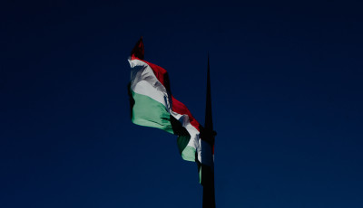 K&ouml;zv&eacute;lem&eacute;nykutat&aacute;s: Budapesttől Veszpr&eacute;men &aacute;t a falvakig korm&aacute;nyv&aacute;lt&oacute; hangulat van