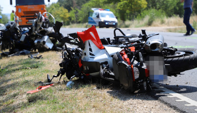 Balesetben meghalt k&eacute;t motoros Veszpr&eacute;mn&eacute;l