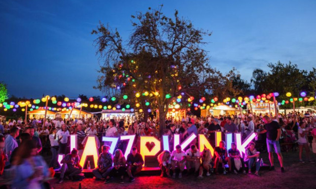 Rick Astley, Earth, Wind &amp; Fire &eacute;s Gregory Porter - Vil&aacute;gszt&aacute;rokkal j&ouml;n az idei Paloznaki Jazzpiknik