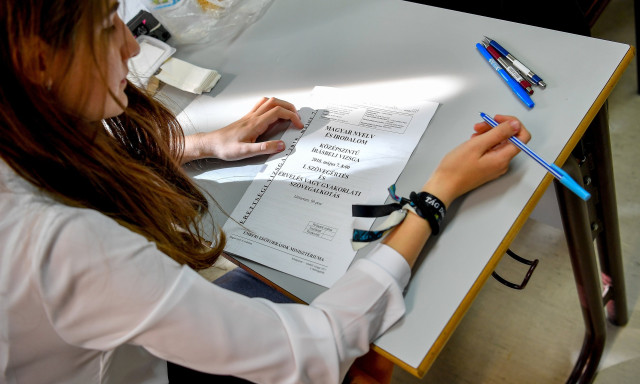 &Eacute;vtizedes visszal&eacute;p&eacute;s az oktat&aacute;si rendszerben - 2024-től drasztikusan megv&aacute;ltozik az &eacute;retts&eacute;gi