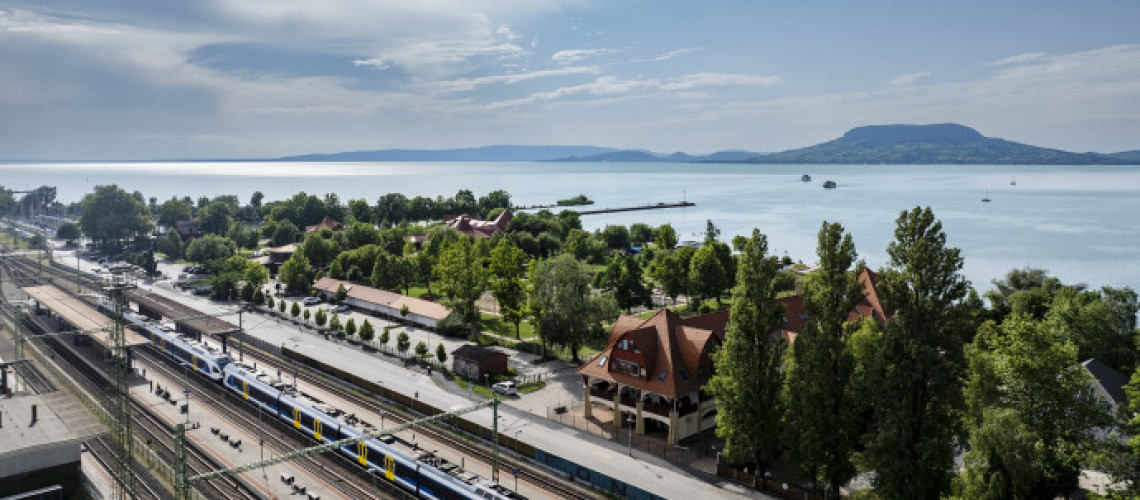 Az ut&oacute;szezonban is sűrűbb lesz a vas&uacute;ti k&ouml;zleked&eacute;s a Balatonhoz