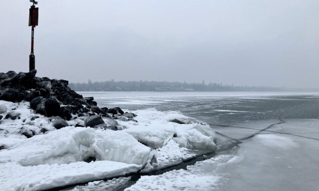 9 &oacute;ra 36 perc alatt futotta &aacute;t valaki hossz&aacute;ban a befagyott Balatont