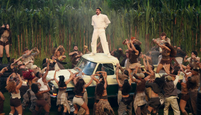 Bad Bunny latin buliv&aacute; v&aacute;ltoztatta a Super Bowl f&eacute;lidej&eacute;t &ndash; Lady Gaga &eacute;s Ricky Martin is besz&aacute;llt - VIDE&Oacute;