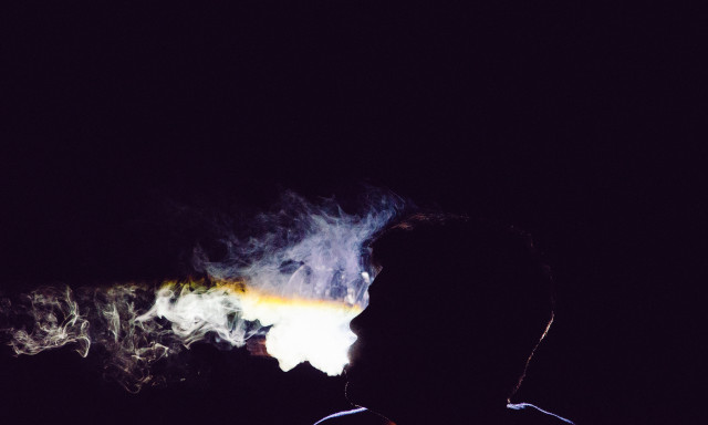 K&eacute;t tizenh&eacute;t&eacute;vest kaptak el a rendőr&ouml;k, ami&eacute;rt egy veszpr&eacute;mi parkban f&uuml;veztek