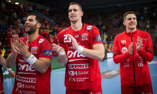 P&eacute;nteken j&ouml;n a bajnoki d&ouml;ntő első felvon&aacute;sa