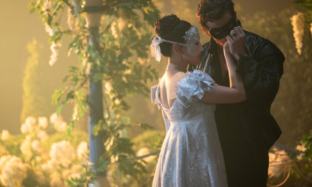 Janu&aacute;r v&eacute;g&eacute;n &eacute;rkezik a Bridgerton 4. &eacute;vada a Netflixre