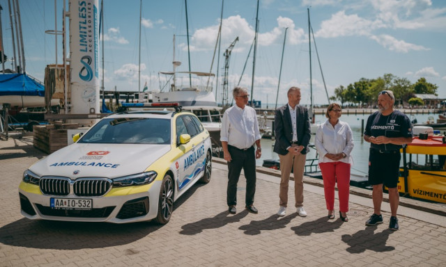 &Uacute;j mentőtiszti g&eacute;pkocsi seg&iacute;t a Balatonon