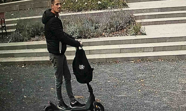 Roller tolvajt keresnek a p&aacute;pai rendőr&ouml;k