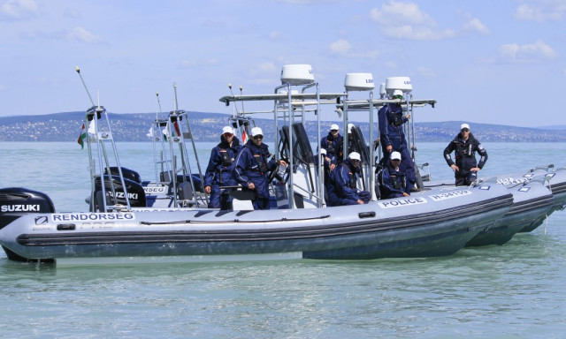 9 pontban szedte &ouml;ssze a v&iacute;zirend&eacute;szet a tan&aacute;csait a balatoni fűrdőz&eacute;shez