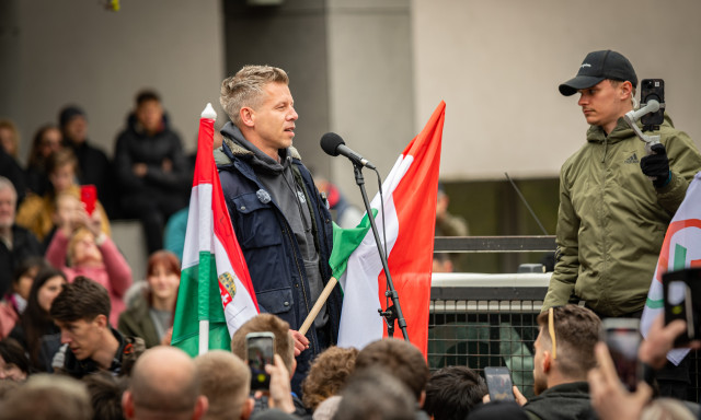 Veszpr&eacute;mbe &eacute;rkezett Magyar P&eacute;ter &eacute;s a Tisza P&aacute;rt orsz&aacute;gj&aacute;r&aacute;sa - Gal&eacute;ria