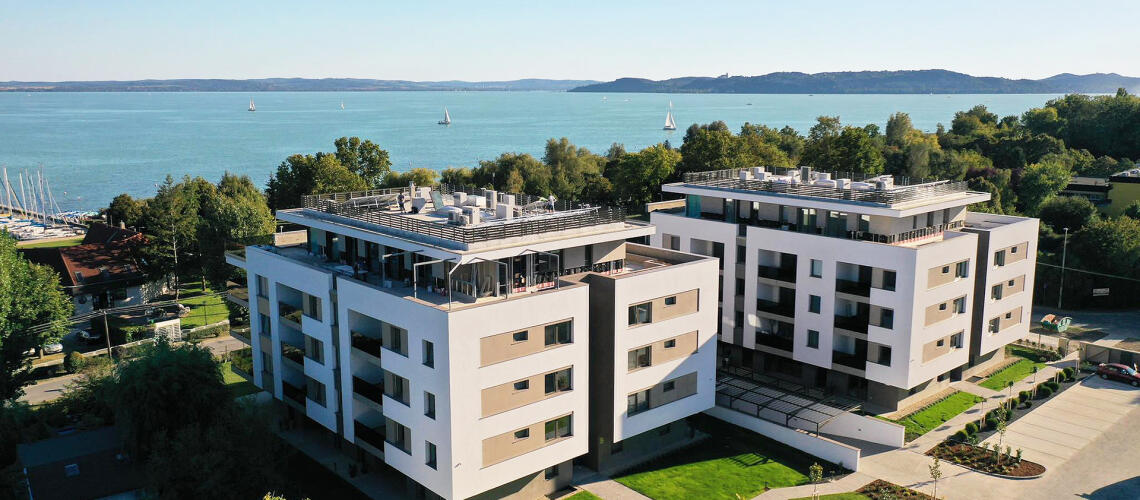 &bdquo;El&eacute;g a betonrengetegből&rdquo; &ndash; utc&aacute;ra vonultak a balatonf&uuml;rediek a lak&oacute;parkok miatt