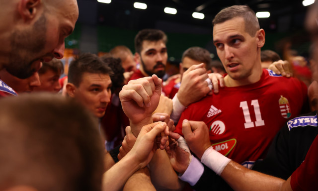 Ma m&aacute;r p&aacute;ly&aacute;ra l&eacute;p a f&eacute;rfi k&eacute;zilabda v&aacute;logatottunk