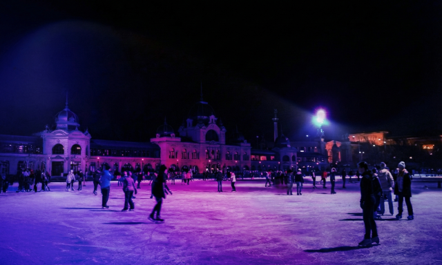 T&ouml;bb helysz&iacute;nen is megrendezik a J&eacute;gp&aacute;ly&aacute;k &eacute;jszak&aacute;j&aacute;t a Balaton k&ouml;r&uuml;l