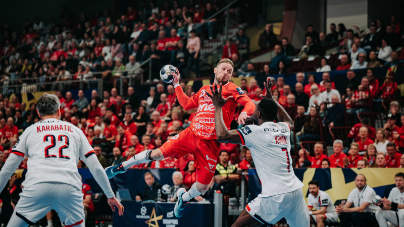 Nem volt k&eacute;rd&eacute;s - Par&aacute;d&eacute;s j&aacute;t&eacute;kkal v&eacute;g&uuml;l nyolcg&oacute;los előnyt szerzett a Veszpr&eacute;m a PSG ellen - GAL&Eacute;RIA