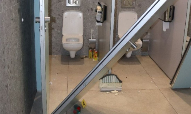 T&ouml;ltőg&aacute;zt akart sz&iacute;vni egy pesti bev&aacute;s&aacute;rl&oacute;k&ouml;zpontban, r&aacute;robbant a wc