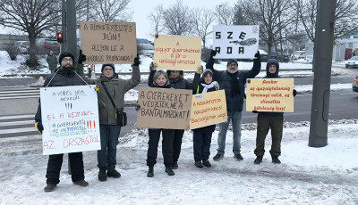 &ldquo;&Aacute;lljon le a h&aacute;bor&uacute;s propaganda&rdquo; - &uuml;zent&eacute;k Veszpr&eacute;mben a zebraszerd&aacute;n