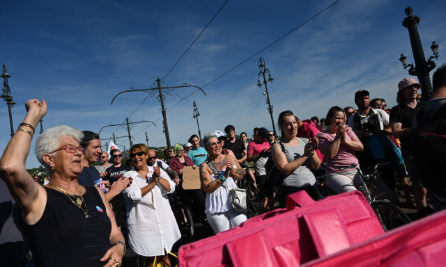 Ajk&aacute;n is demonstr&aacute;lnak &ndash; Folytat&oacute;dnak a KATA m&oacute;dos&iacute;t&aacute;s elleni t&uuml;ntet&eacute;sek