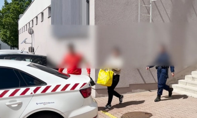 Intim fot&oacute;kkal csalt&aacute;k csapd&aacute;ba, majd sz&aacute;zezreket zsaroltak ki egy veszpr&eacute;mi f&eacute;rfit&oacute;l