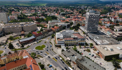 A veszpr&eacute;miek bev&aacute;rj&aacute;k egym&aacute;st koncepci&oacute; buk&aacute;sa ut&aacute;n v&eacute;gre l&aacute;mp&aacute;t kap a v&aacute;ros k&ouml;zleked&eacute;si dug&oacute;pontja