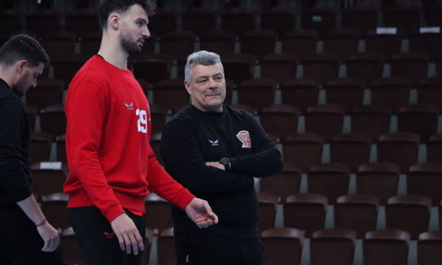 Xavi Pascual: &ldquo;Sz&aacute;zsz&aacute;zal&eacute;kosan felk&eacute;sz&uuml;l&uuml;nk a rajtra&rdquo;