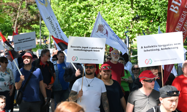 &ldquo;Meddig lesz m&eacute;g norm&aacute;lis, hogy egy fizet&eacute;sből nem lehet meg&eacute;lni?&rdquo; - teszik fel a k&eacute;rd&eacute;st a szakszervezetek