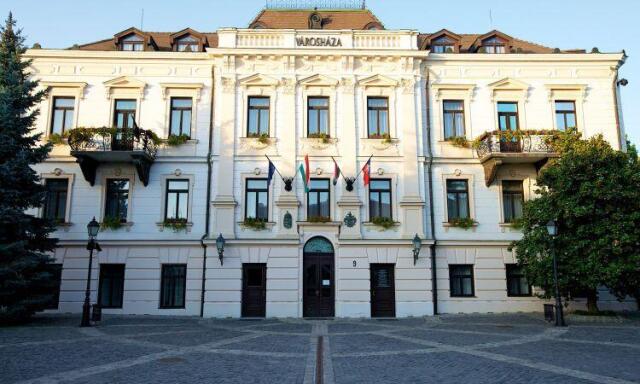 Ma 18 &oacute;rakor kezdődik a Veszpr&eacute;m j&ouml;vőj&eacute;&eacute;rt szervezett demonstr&aacute;ci&oacute;
