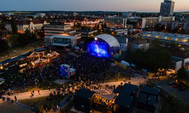 Szerd&aacute;n Pont Ott Party - Ingyenes Valmar koncerttel v&aacute;r a Gy&aacute;rkert