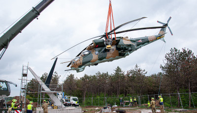Hely&eacute;re ker&uuml;lt a Mi-24D harcihelikopter