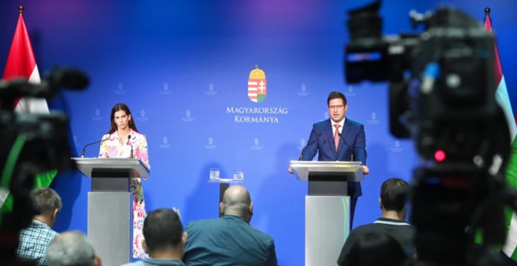 Gulyás Gergely Miniszterelnökséget vezető miniszter és Szentkirályi Alexandra kormányszóvivő ma ismét Kormányinfó sajtótájékoztatót tartott