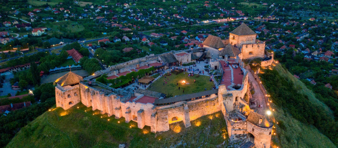 Az orsz&aacute;g legszebbjei k&ouml;z&eacute; v&aacute;lasztott&aacute;k a S&uuml;megi v&aacute;rat