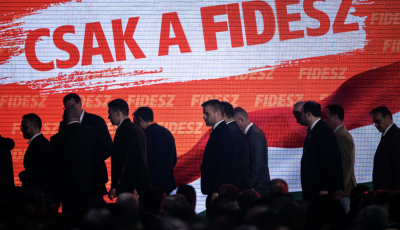 Guardian:Orb&aacute;n-korm&aacute;ny alatt meggazdagodottak vagyon&aacute;t mag&aacute;ng&eacute;pekkel sz&aacute;ll&iacute;tj&aacute;k k&uuml;lf&ouml;ldre