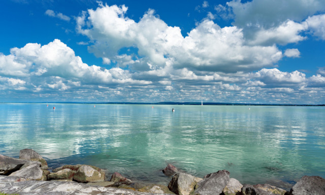 305 Balaton k&ouml;rny&eacute;ki &eacute;ttermet, kocsm&aacute;t &eacute;s b&uuml;f&eacute;t mutat be az &uacute;j Gasztrokalauz