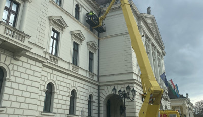 F&eacute;nyekbe &ouml;lt&ouml;zik Veszpr&eacute;m &ndash; Megkezdőd&ouml;tt a k&eacute;sz&uuml;lőd&eacute;s