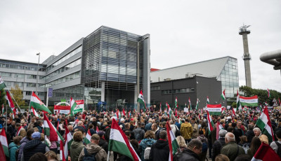 &bdquo;Hazudtunk minden hull&aacute;mhosszon&rdquo; - Kit&aacute;laltak a k&ouml;zm&eacute;dia egykori dolgoz&oacute;i