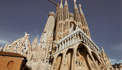 140 &eacute;v ut&aacute;n c&eacute;legyenesbe &eacute;rkezett a Sagrada Fam&iacute;lia &eacute;p&iacute;t&eacute;se