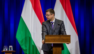 Orb&aacute;n&eacute;k megfontoln&aacute;k Trump k&eacute;r&eacute;s&eacute;t katonai seg&iacute;ts&eacute;gről